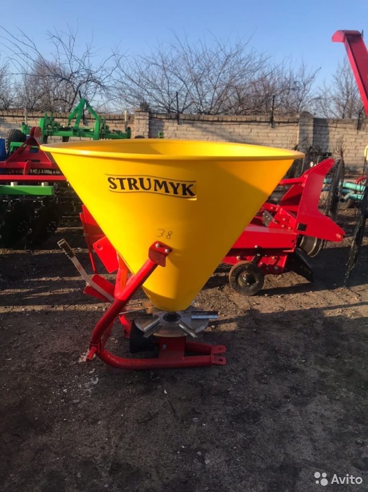 Разбрасыватель удобрений Strumyk 500 л.
