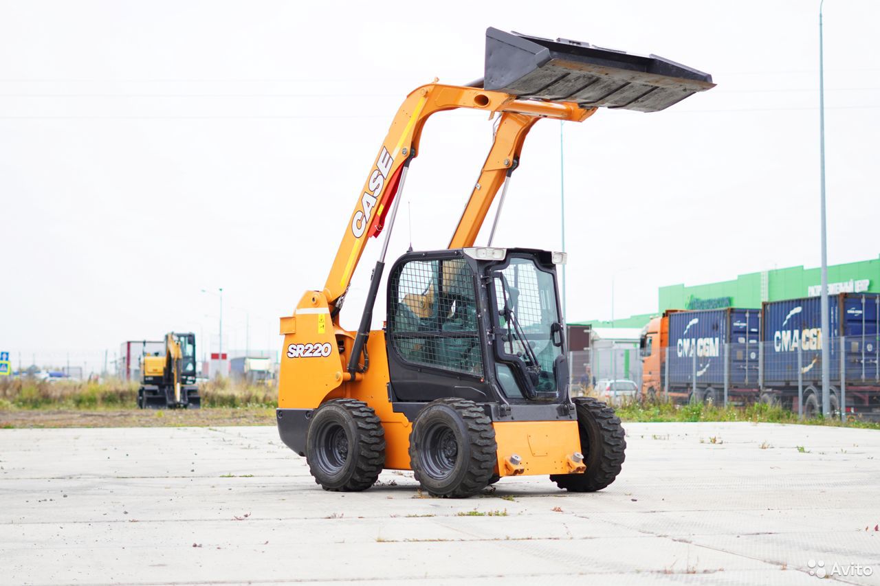 Мини-погрузчик CASE SR220