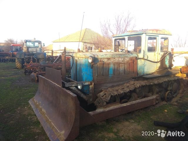 Гусеничный трактор ДТ-74