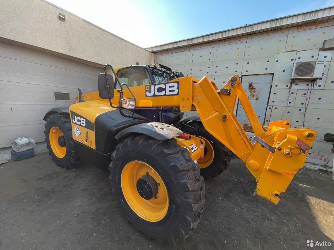 Телескопический погрузчик JCB LOADALL 541-70
