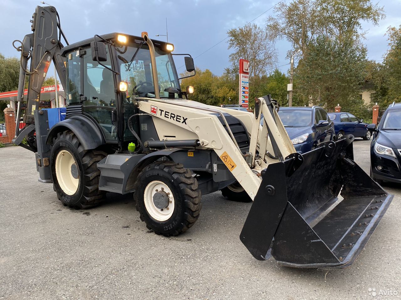 Экскаватор-погрузчик Terex TLB825-RM