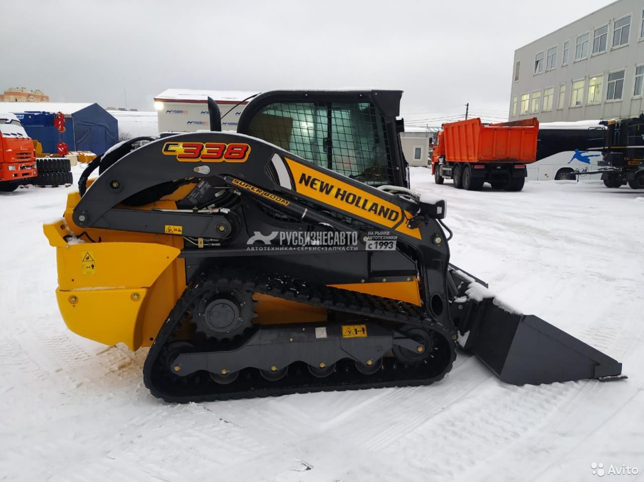 Гусеничный мини-погрузчик New Holland C338