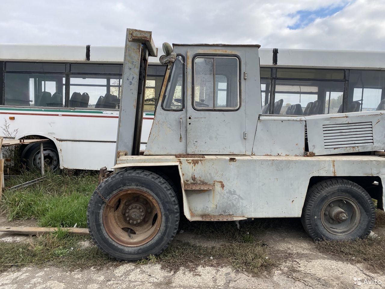 Вилочный погрузчик Львовский погрузчик 41030