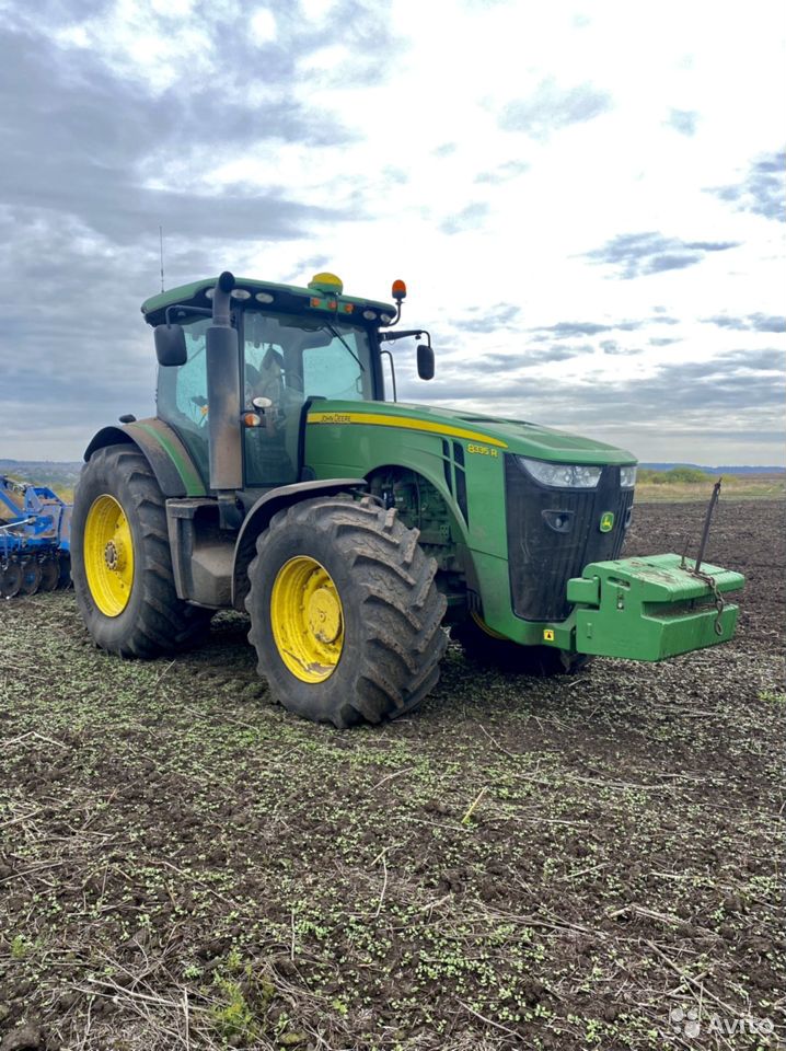 Трактор John Deere 8335R