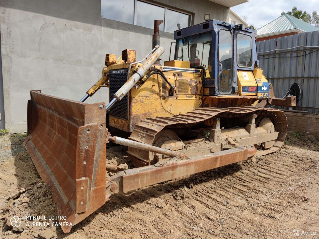 Гусеничный бульдозер Komatsu D60P