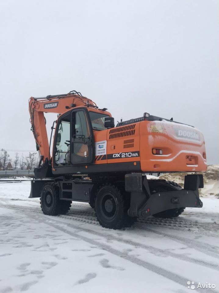 Колесный экскаватор Doosan DX210WA