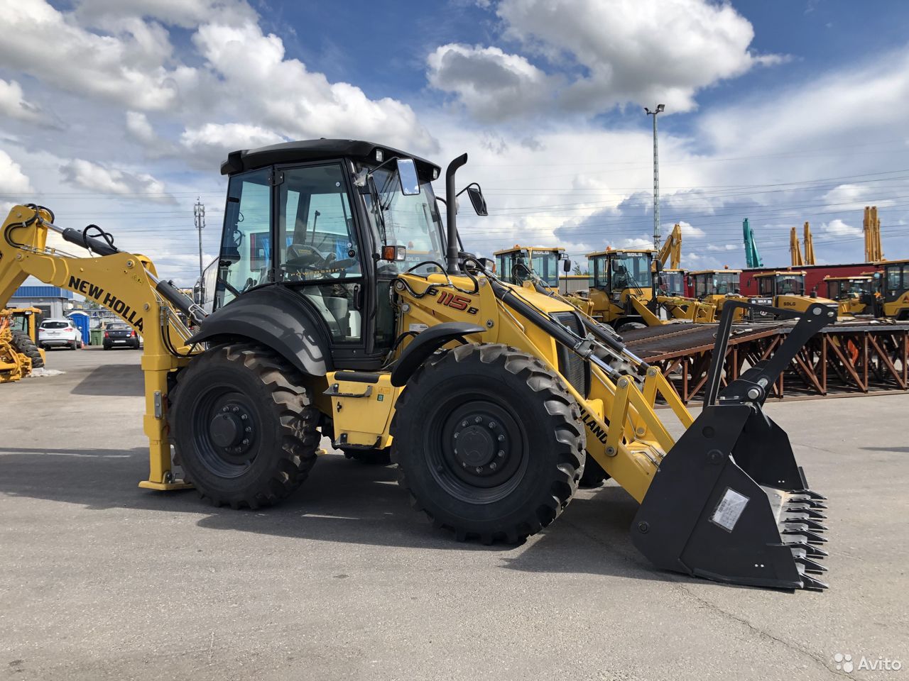 Экскаватор-погрузчик New Holland B115B