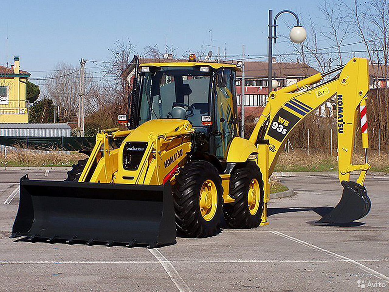 Экскаватор-погрузчик Komatsu WB93S