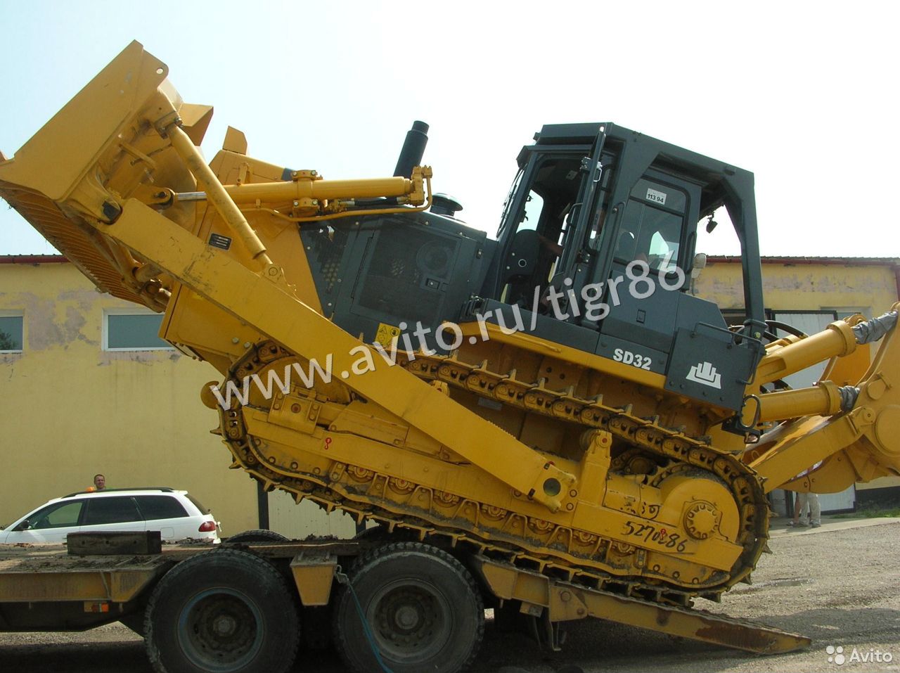 Гусеничный бульдозер Shantui SD32