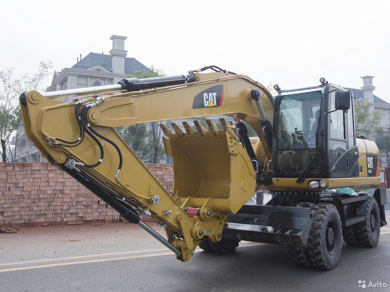 Колесный экскаватор Caterpillar M317D2