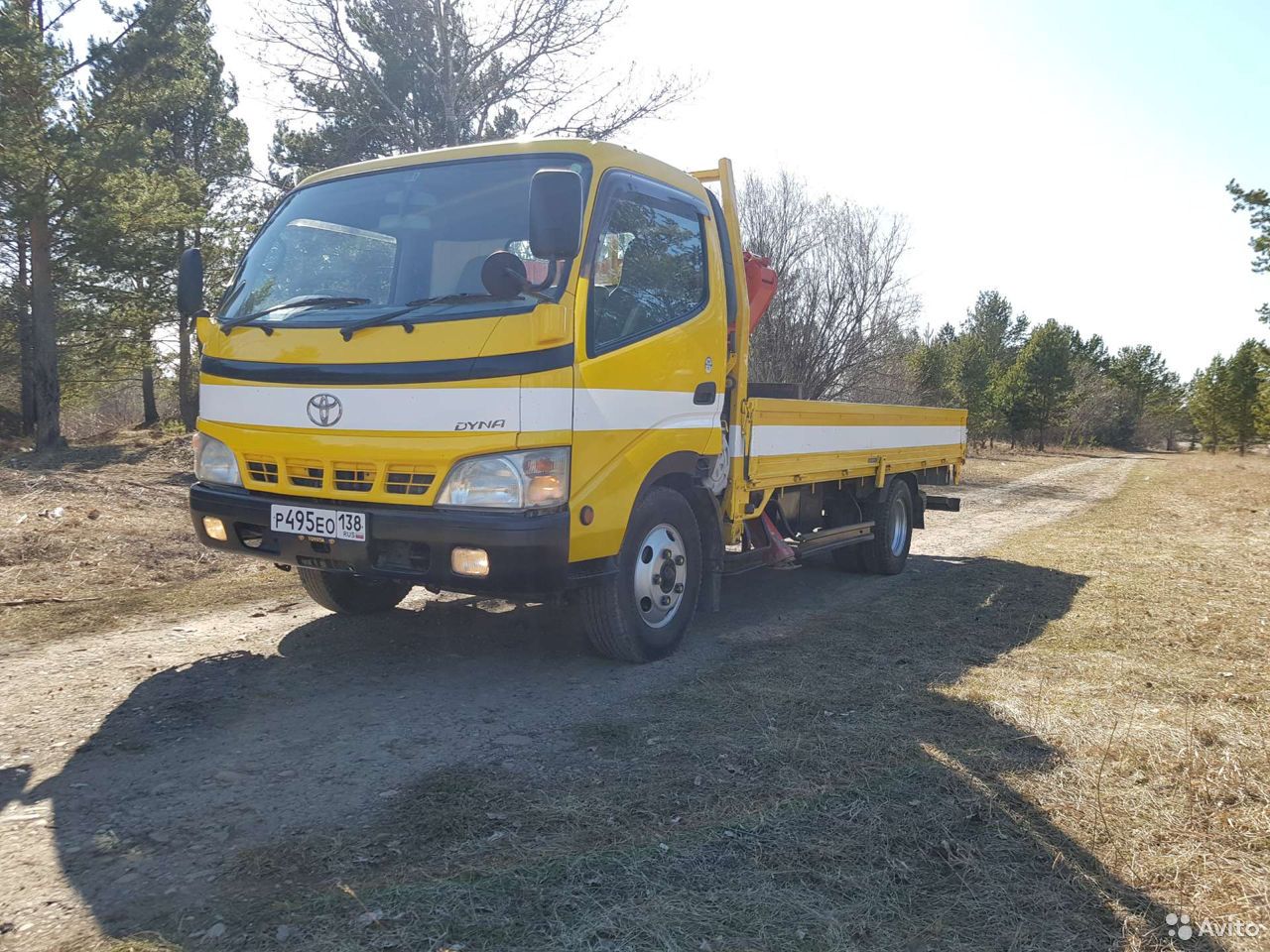Бортовой грузовик с КМУ Toyota Dyna