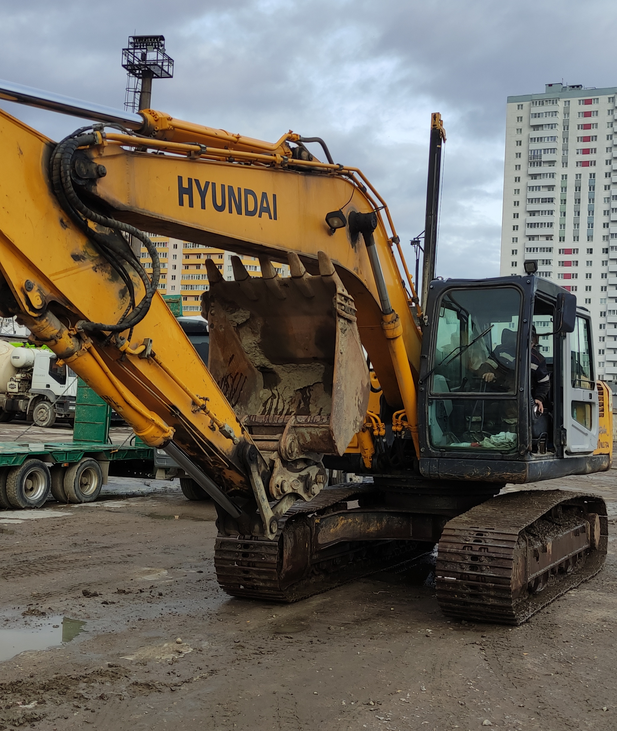 Гусеничный экскаватор Hyundai R 210NLC-7A