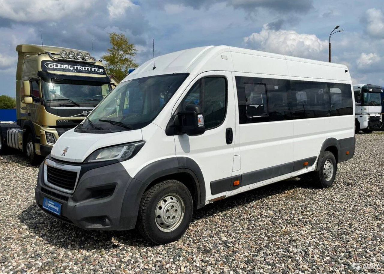 Микроавтобус Peugeot Boxer