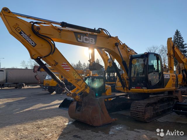 Гусеничный экскаватор JCB JS 220 SC