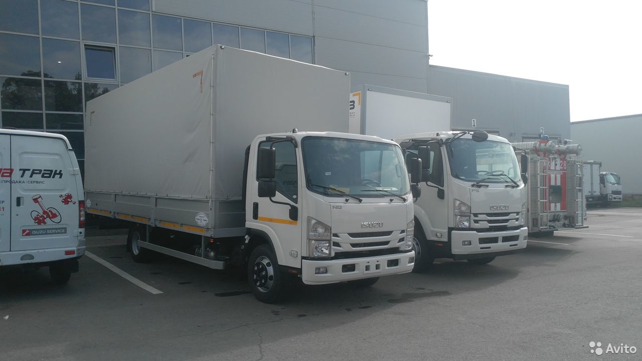 Тентованный автомобиль Isuzu NQR90
