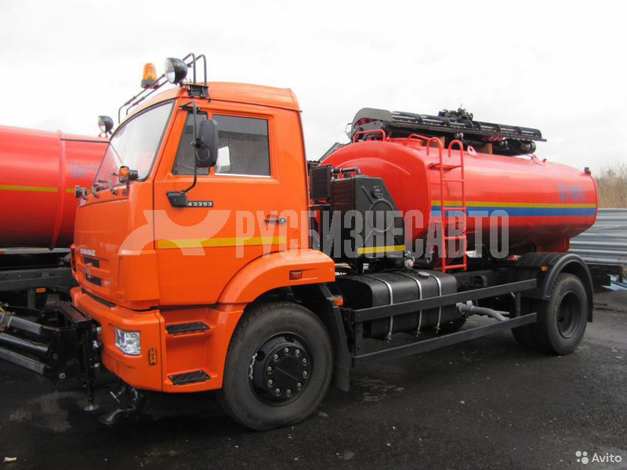 Комбинированная дорожная машина КО-806 на шасси КамАЗ 43253