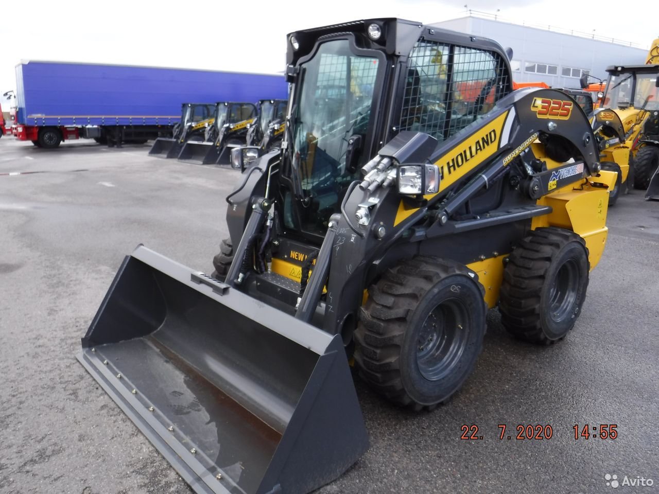 Мини-погрузчик New Holland L325