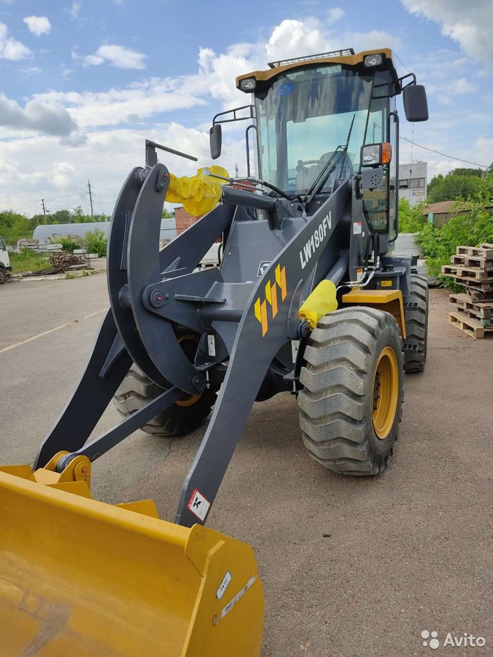 Фронтальный погрузчик XCMG LW180FV