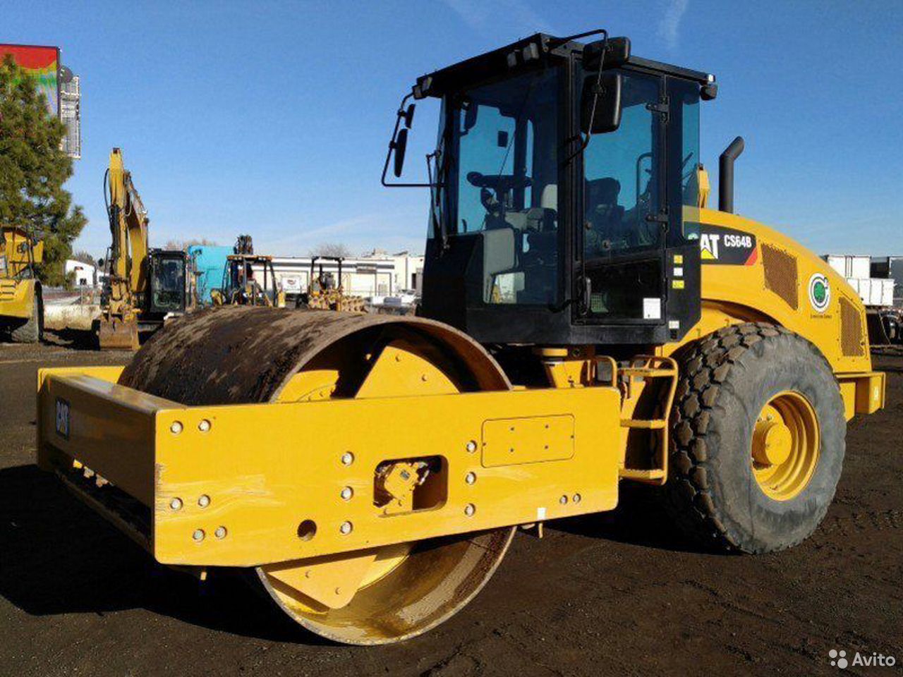 Грунтовый каток Caterpillar CS64B