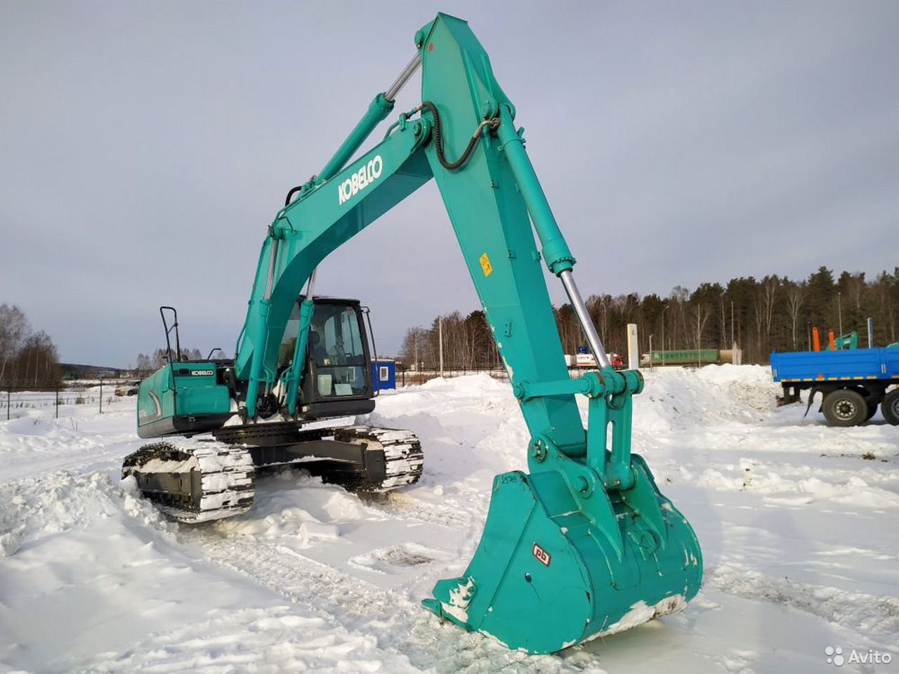 Гусеничный экскаватор Kobelco SK210LC-10