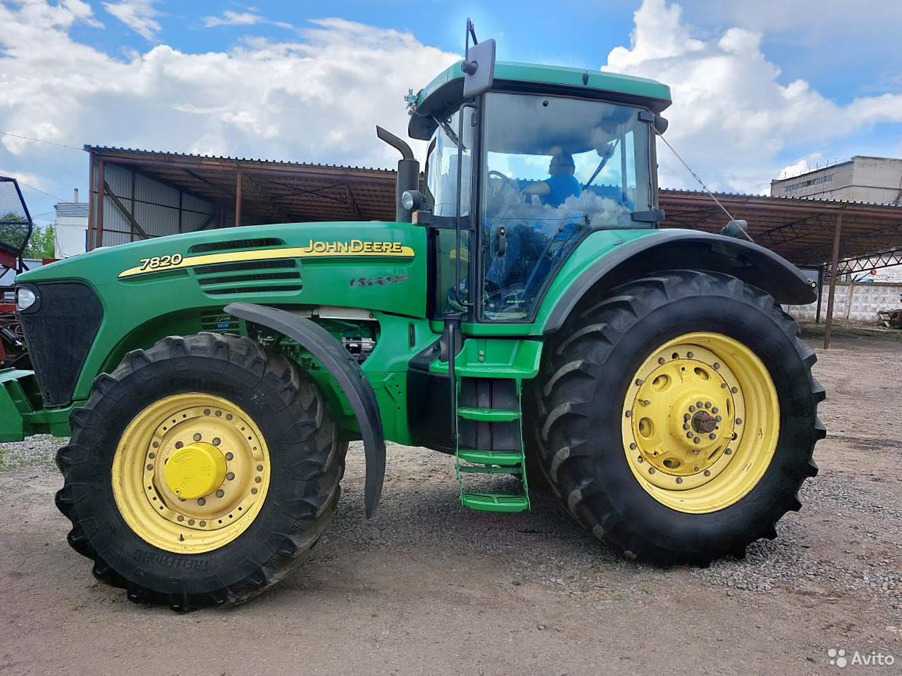 Трактор John Deere 7820