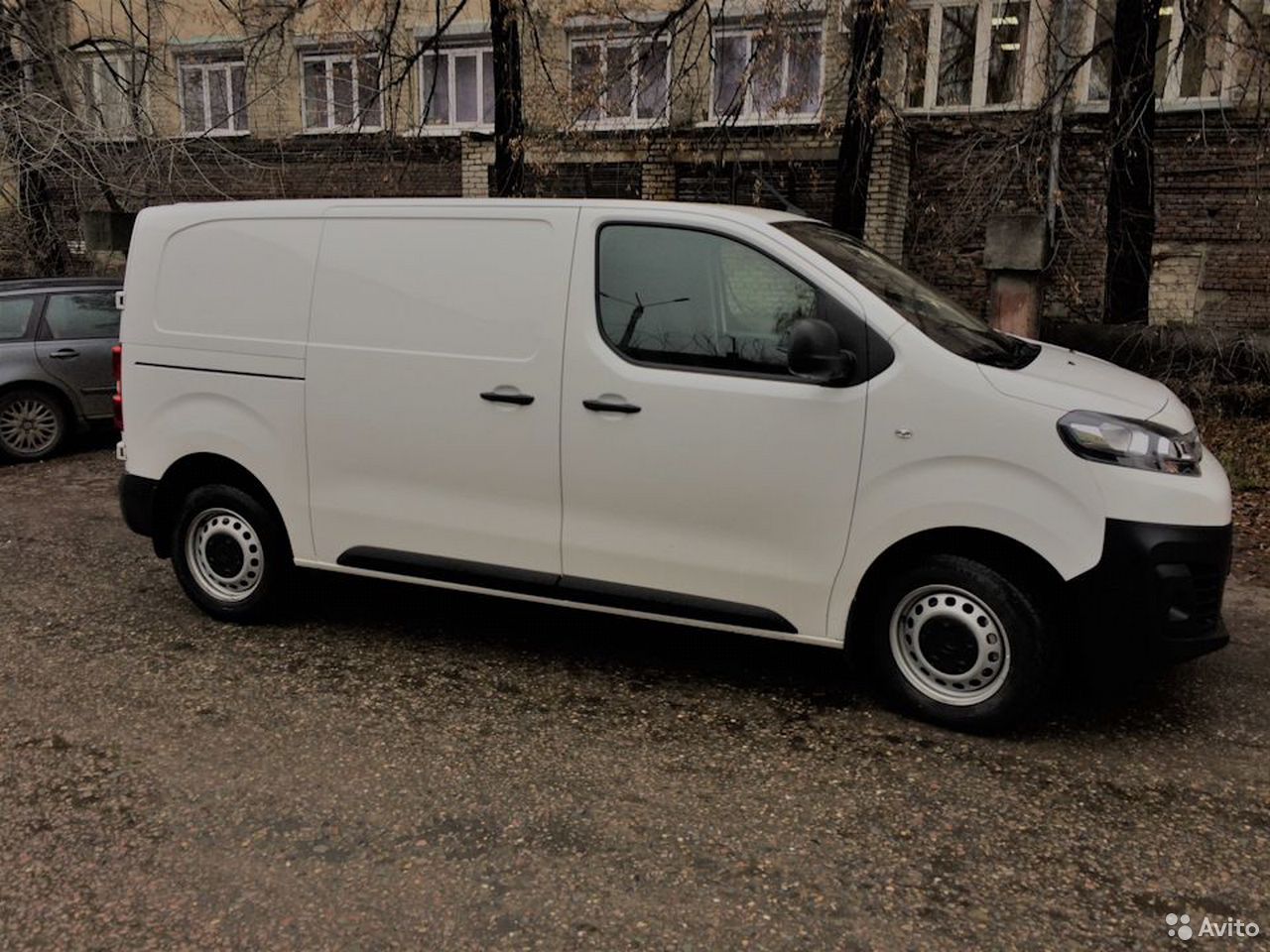 Цельнометаллический фургон Peugeot Boxer