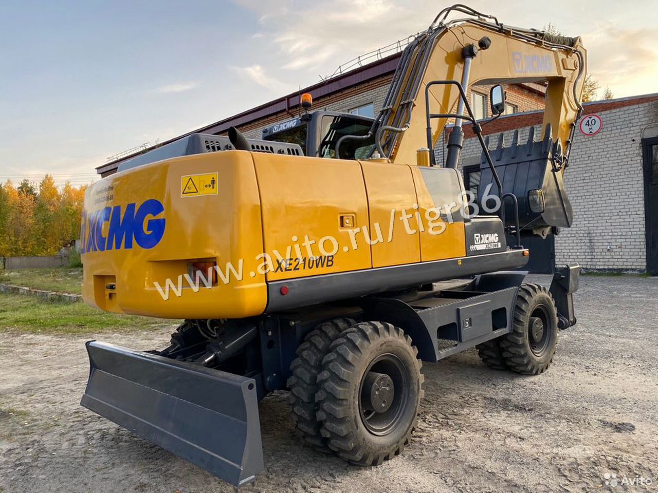 Колесный экскаватор XCMG XE210WB