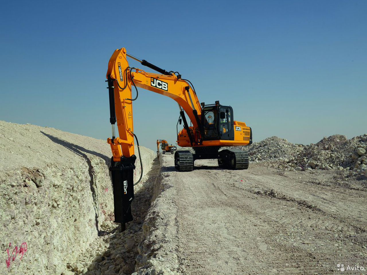 Гусеничный экскаватор JCB JS 305LC