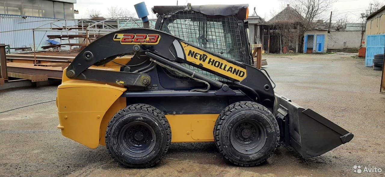 Мини-погрузчик New Holland L223