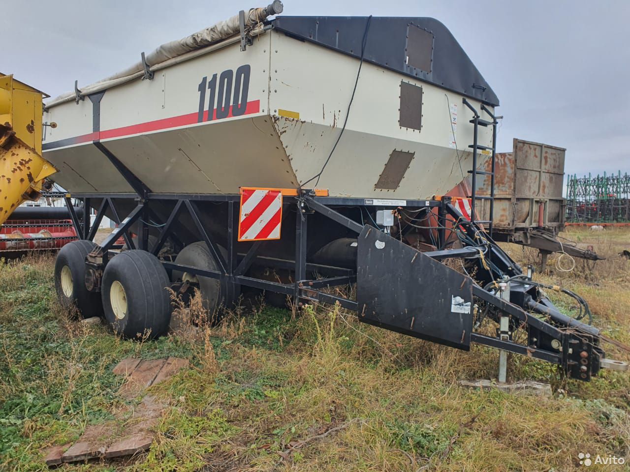 Бункер перегрузчик Bourgault 1100
