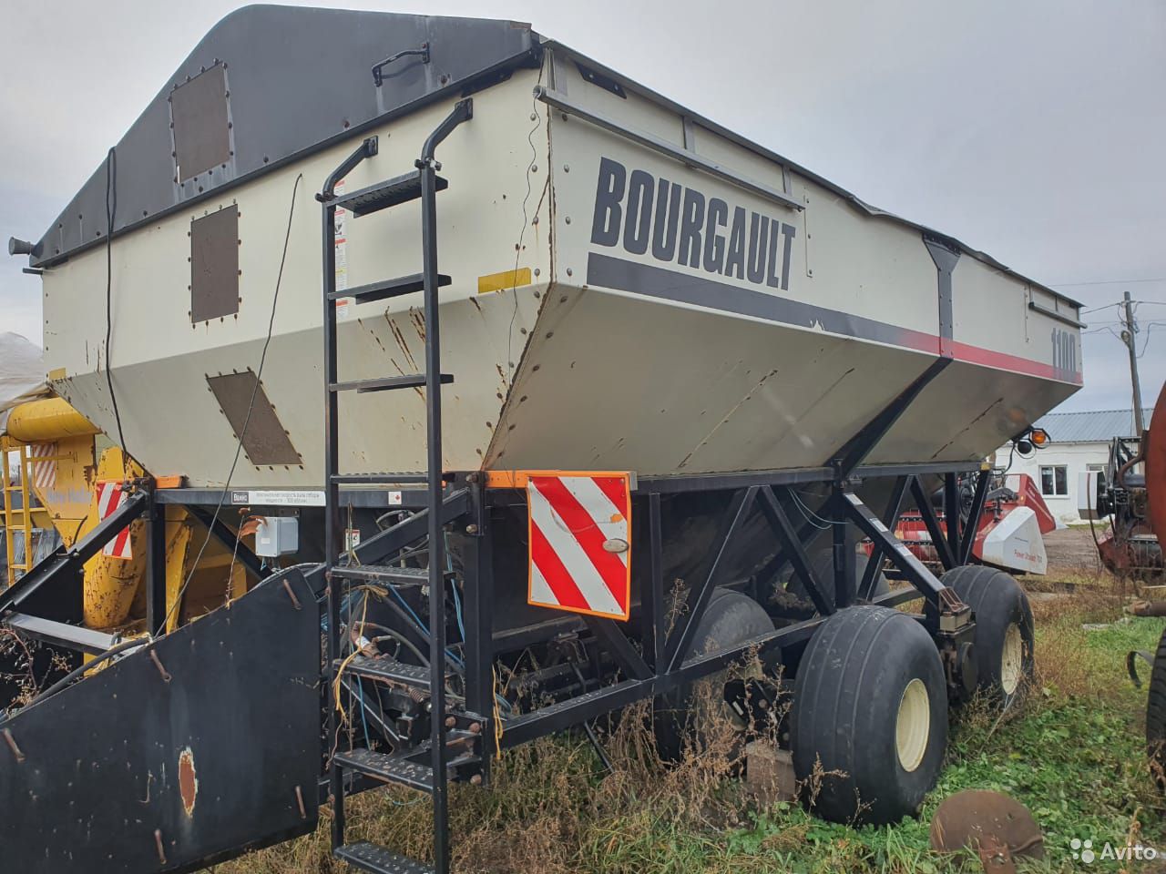 Бункер перегрузчик Bourgault 1100