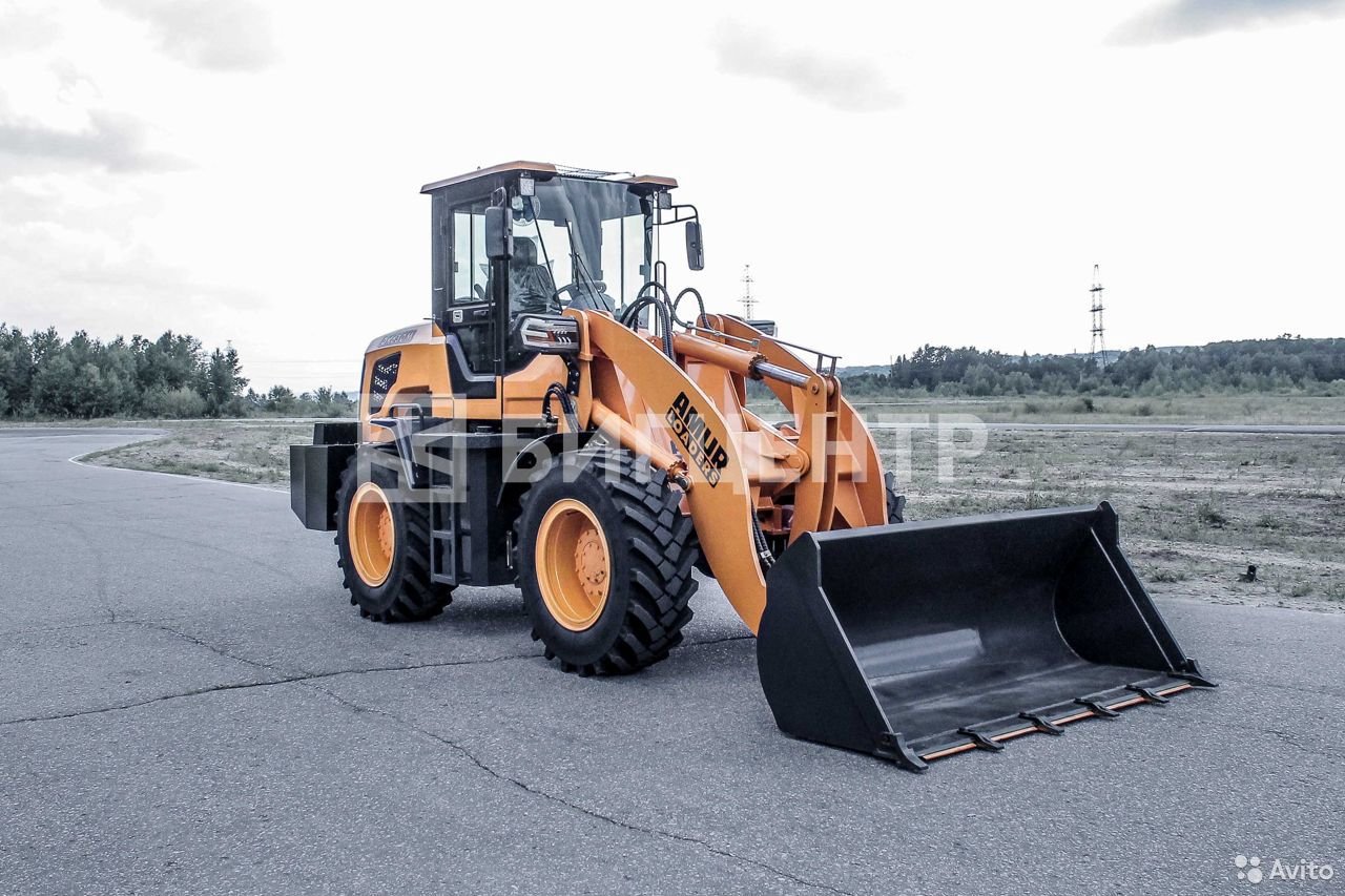 Фронтальный погрузчик Amur DK630M