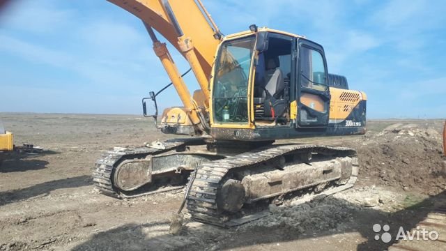 Гусеничный экскаватор Hyundai R300LS-9