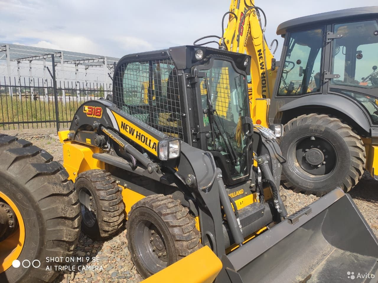 Мини-погрузчик New Holland L318