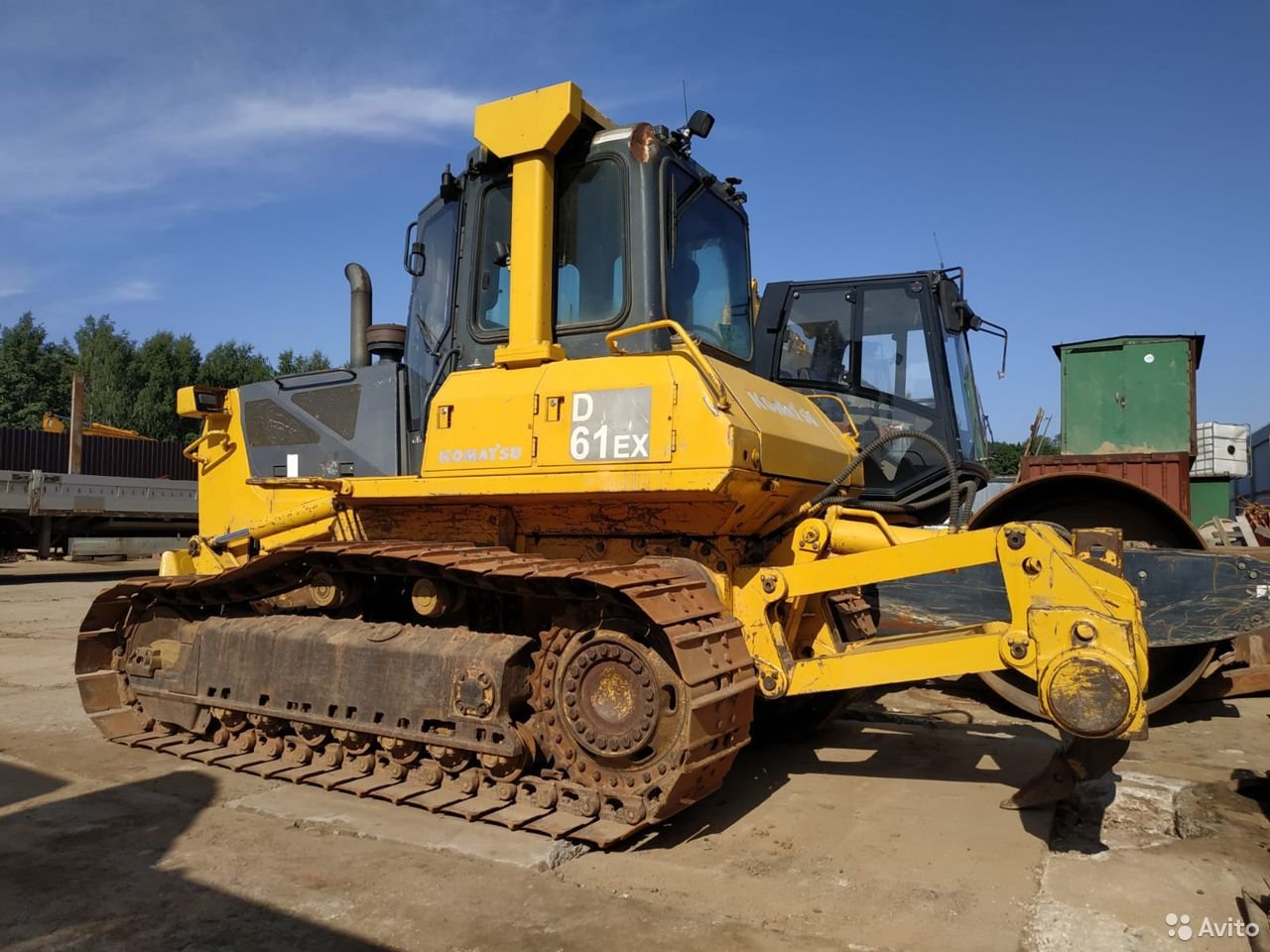 Гусеничный бульдозер Komatsu D65E-12