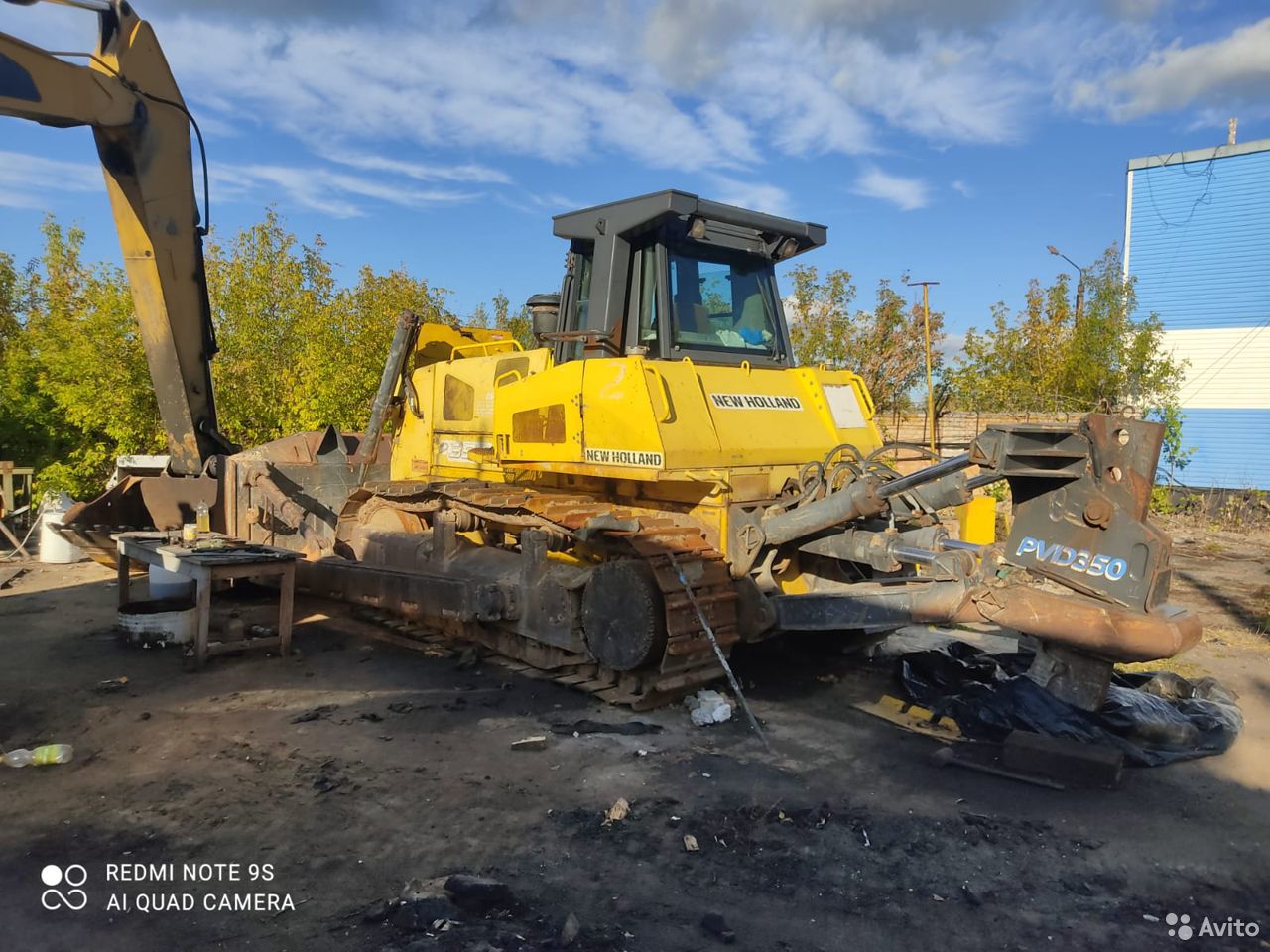 Гусеничный бульдозер New Holland D350
