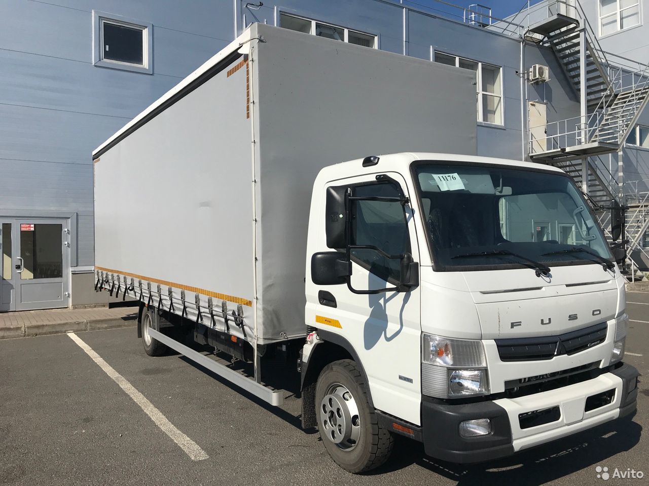Тентованный автомобиль Mitsubishi Fuso Canter