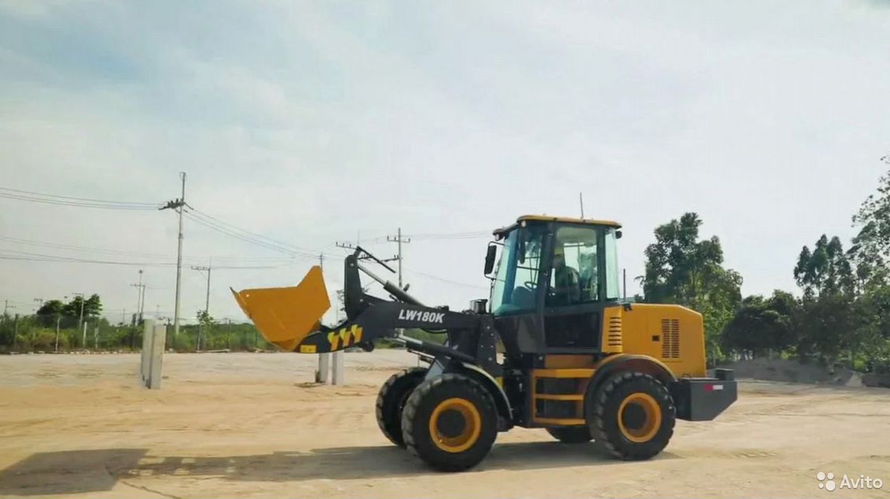 Фронтальный погрузчик XCMG LW180FV