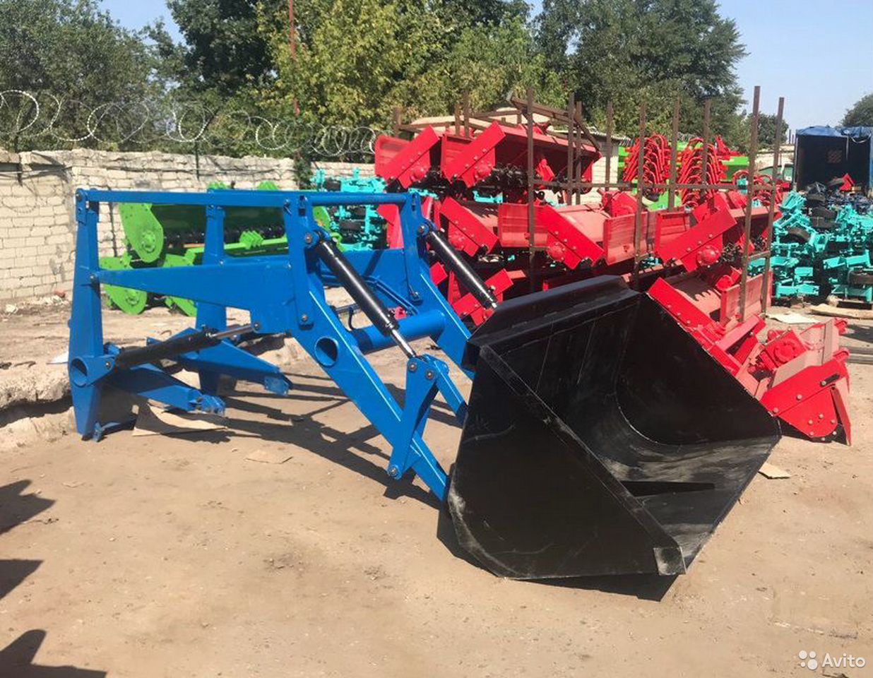 Навесной погрузчик (КУН) ПКУ-0,8