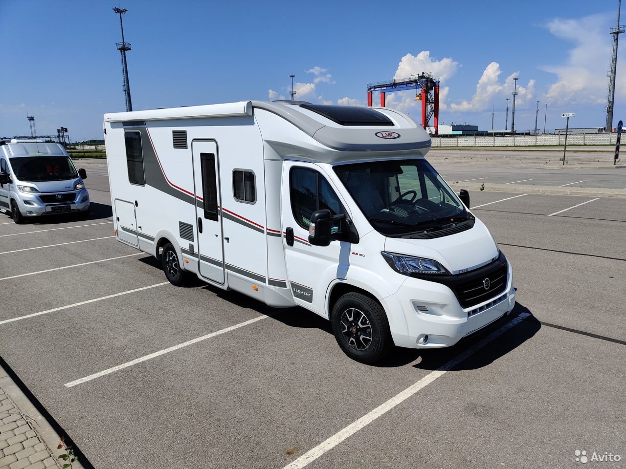 Автодом LMC Element T 748 QB