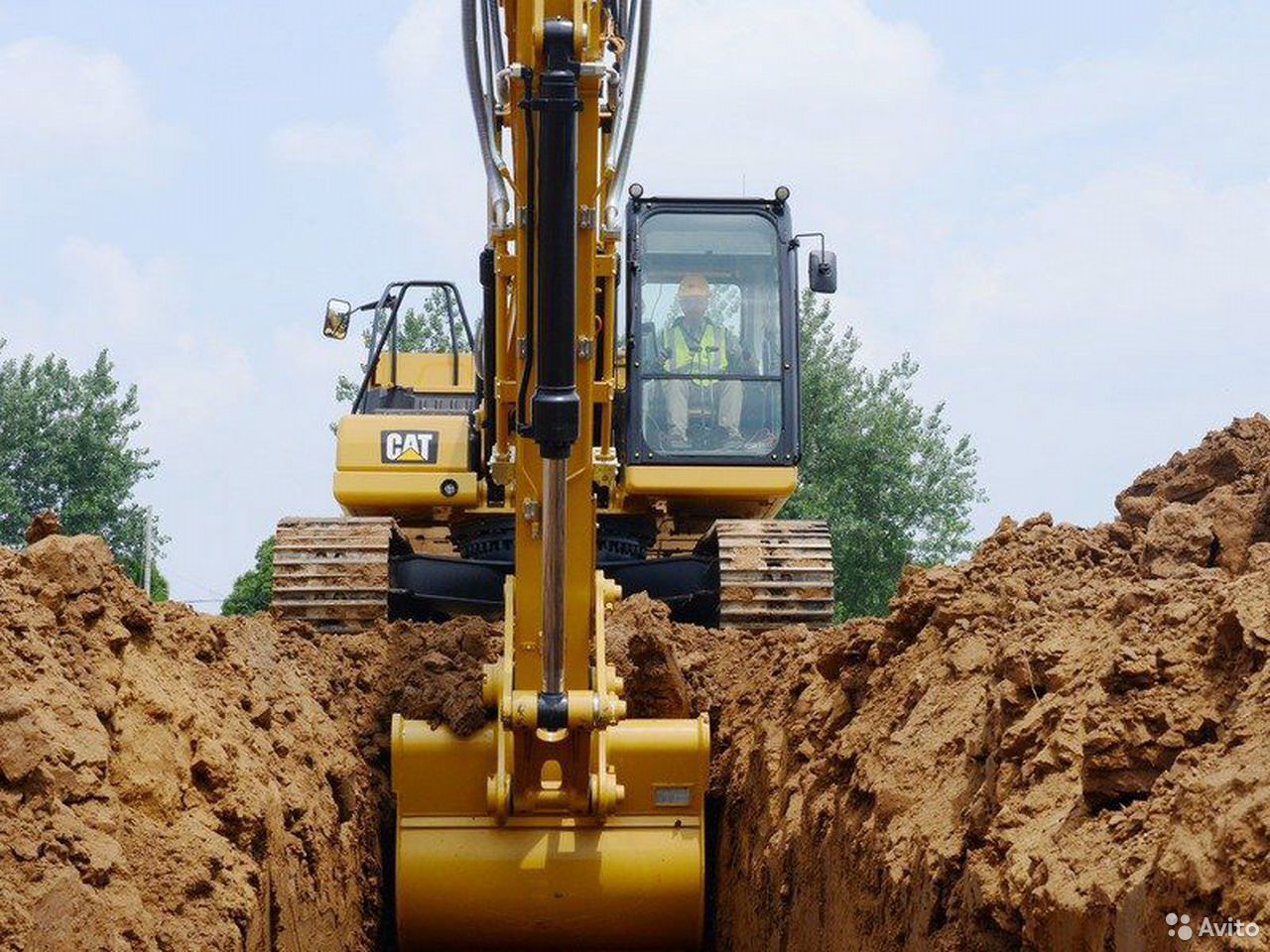 Гусеничный экскаватор Caterpillar 320