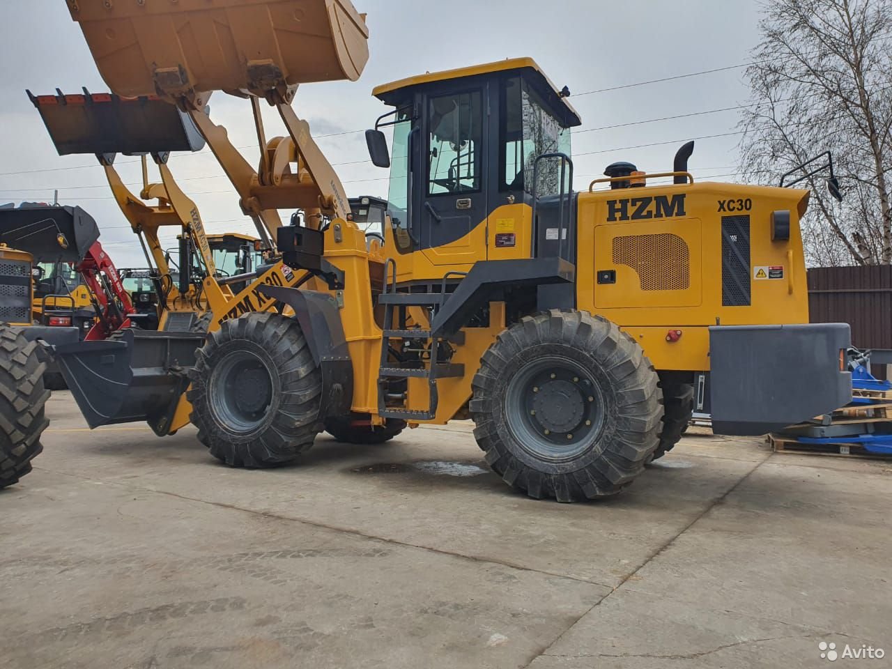 Фронтальный погрузчик HZM XC30