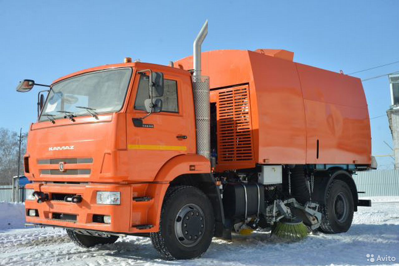 Вакуумная подметально-уборочная машина КО-318Д на шасси КамАЗ 53605