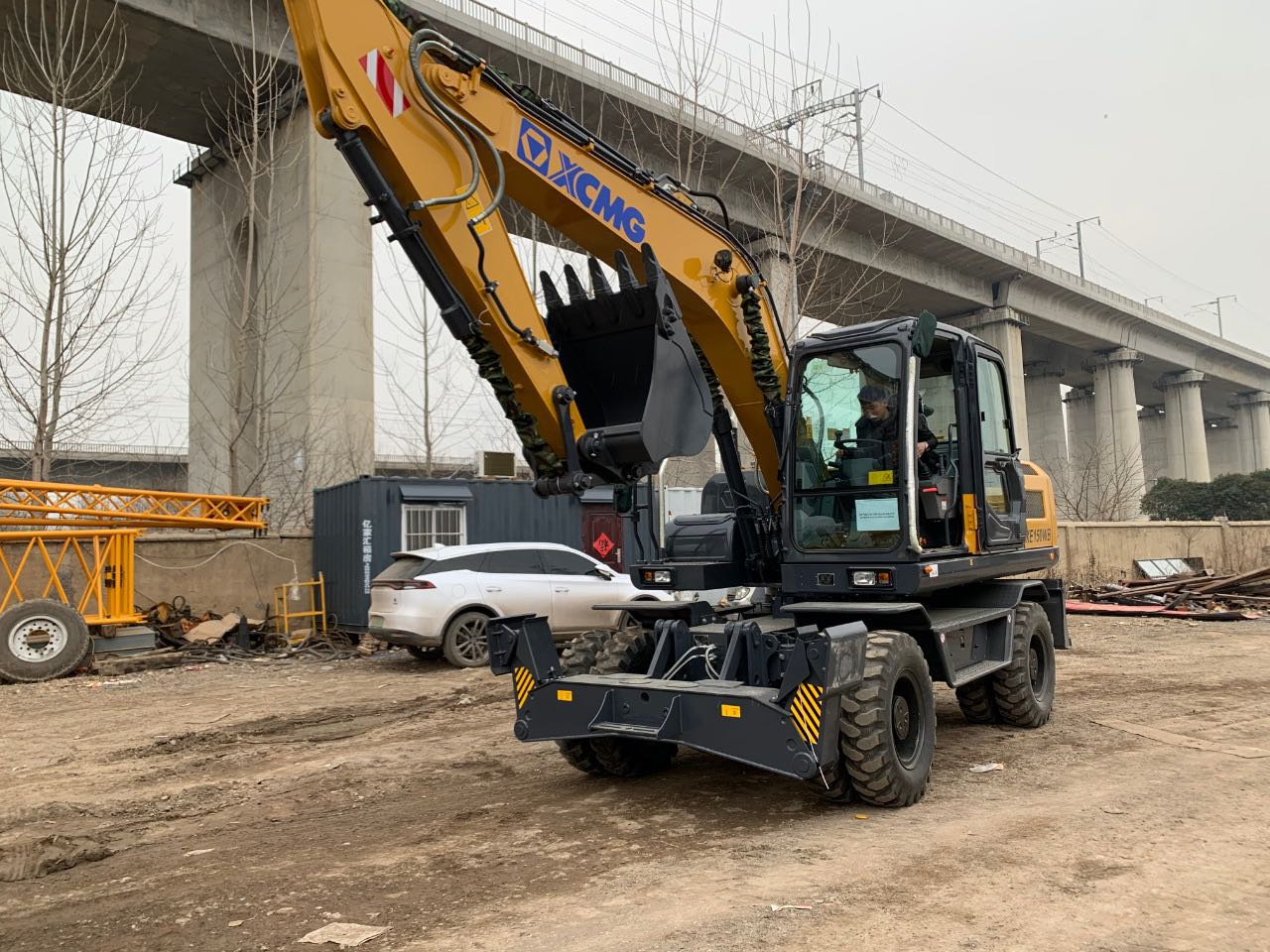 Колесный экскаватор XCMG XE150WB