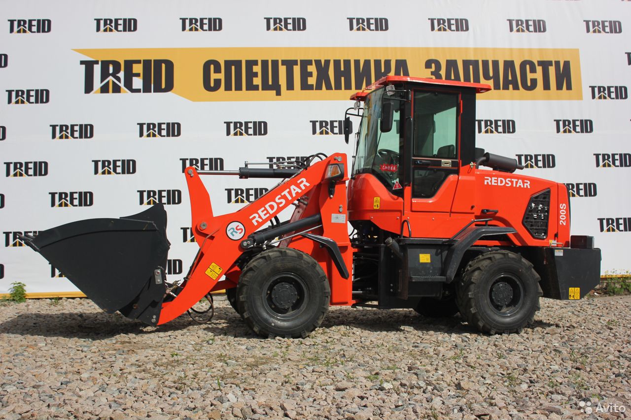 Фронтальный погрузчик Redstar 200S