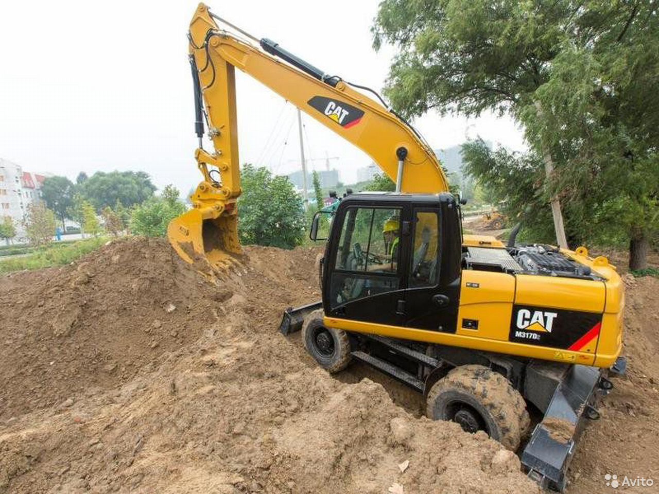 Колесный экскаватор Caterpillar M317D2