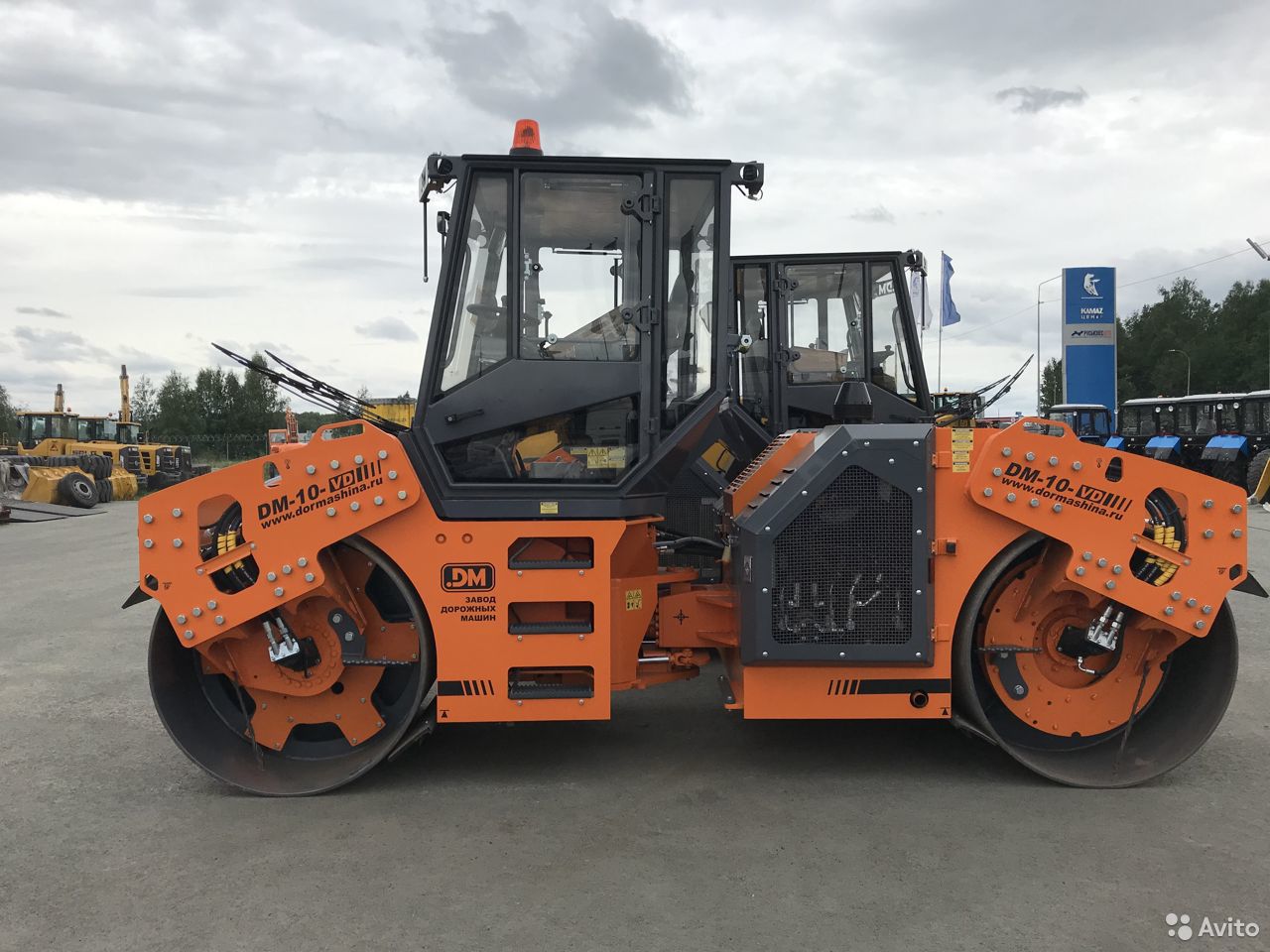 Комбинированный каток Завод Дорожных машин DM-10-VC
