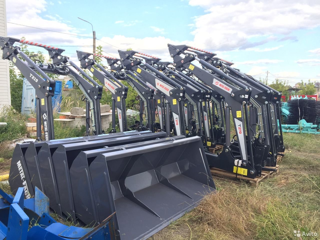 Навесной погрузчик (КУН) Metal-Fach T-219