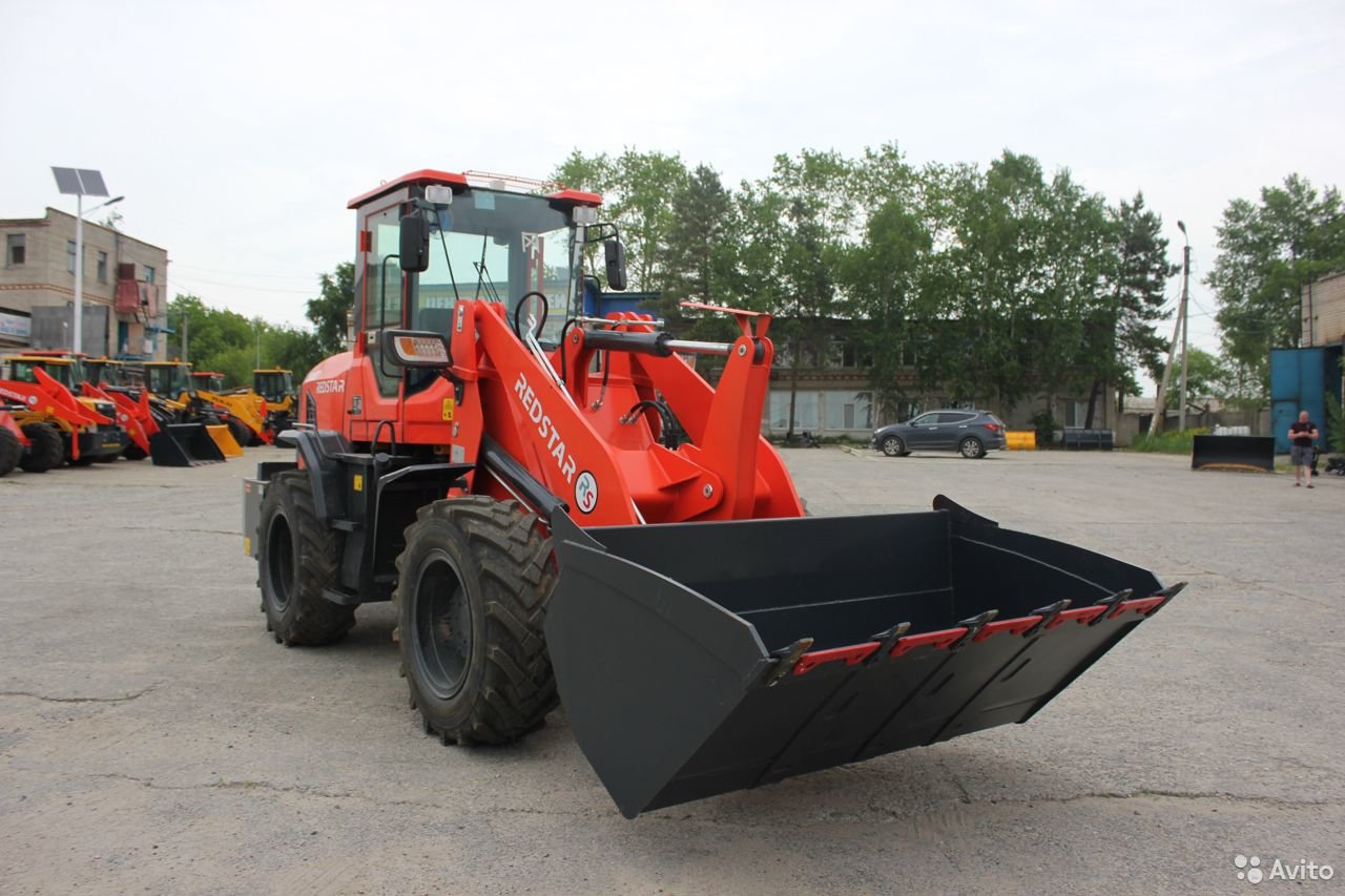 Фронтальный погрузчик Redstar 2500GT