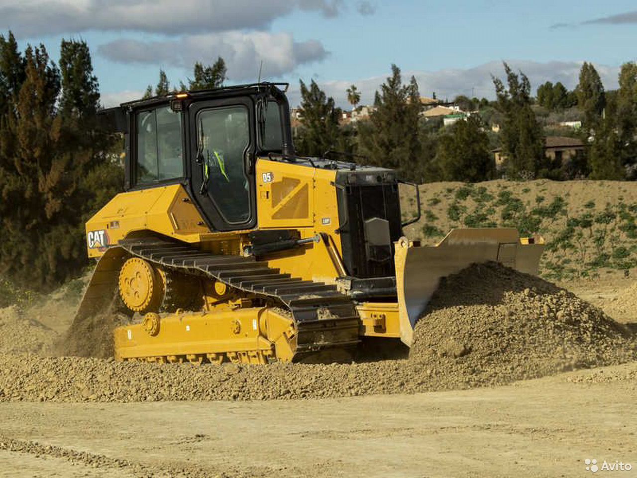Гусеничный бульдозер Caterpillar D5